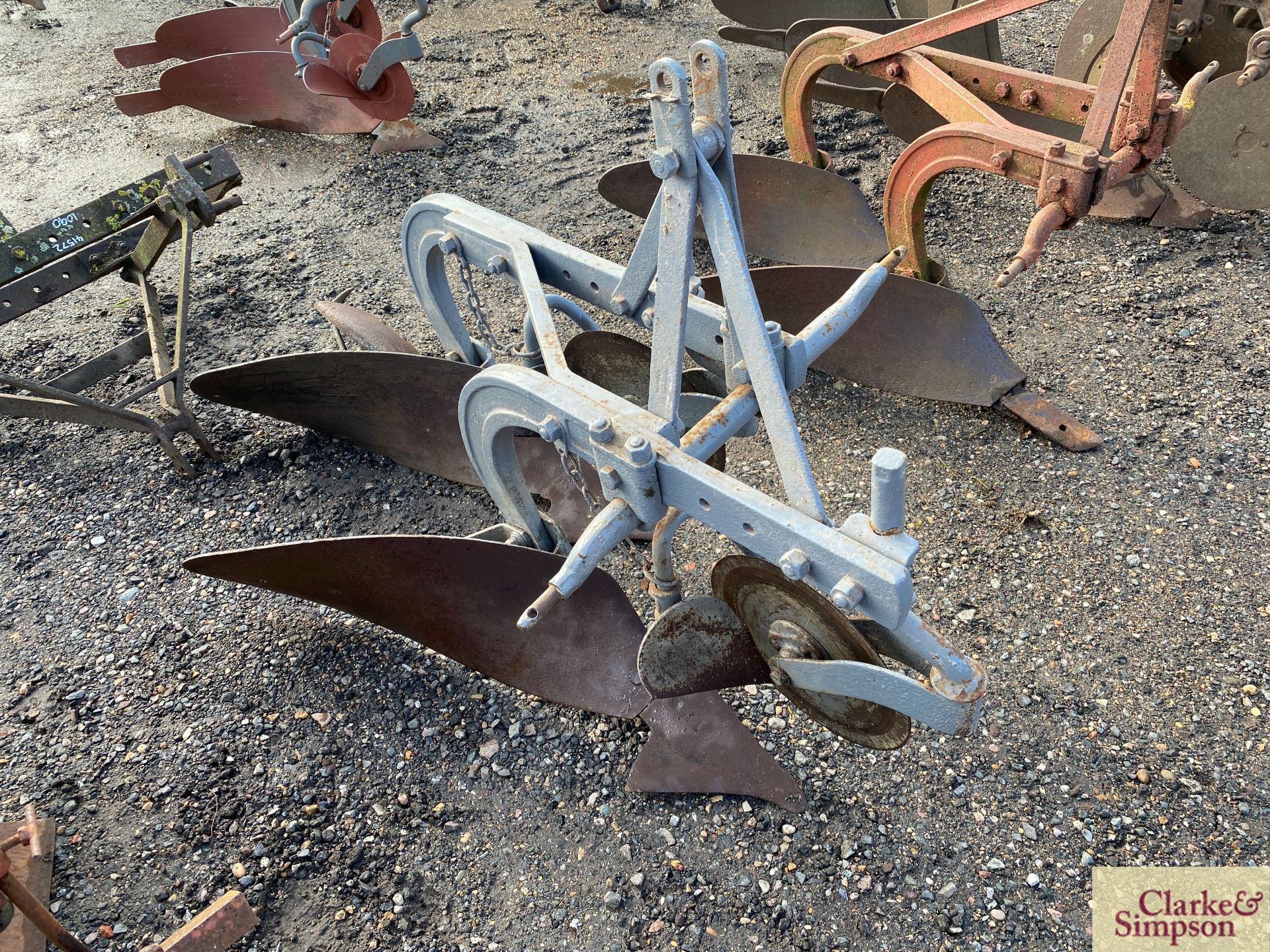 Ferguson 2F plough with discs and skimmers. - Image 2 of 4
