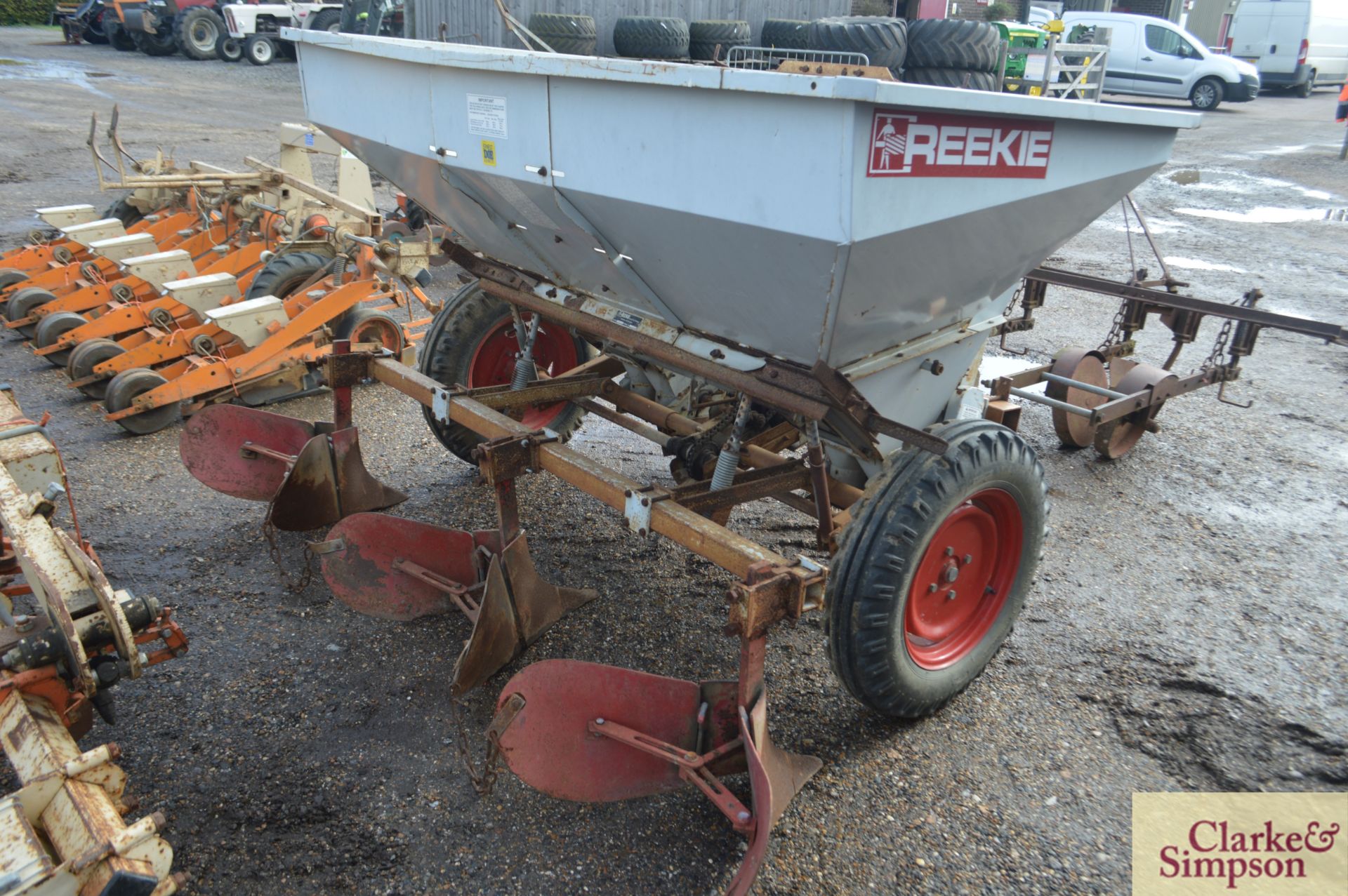 Reekie two row potato planter. * - Image 3 of 7