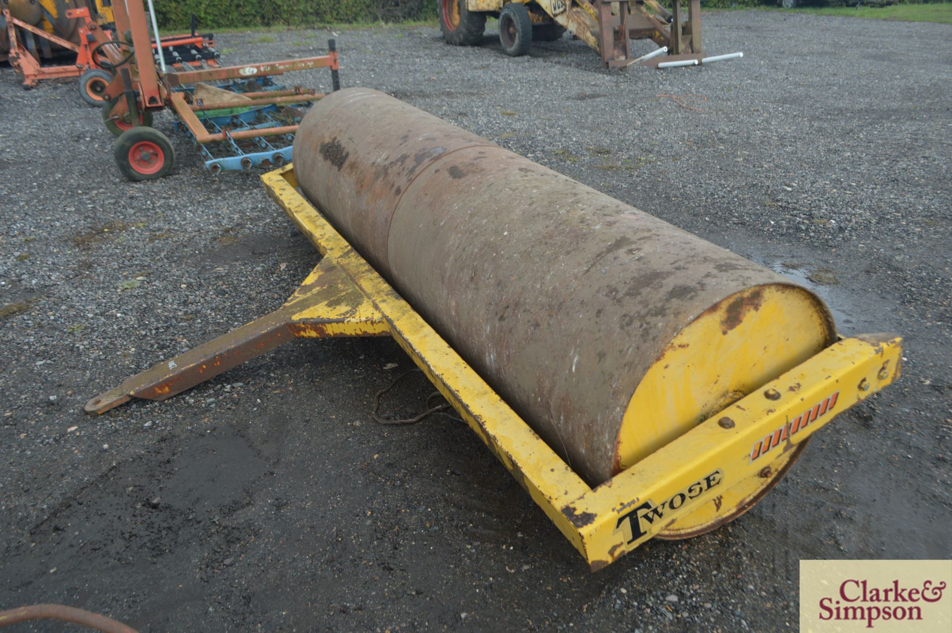 ** CATALOGUE CHANGE ** Twose 3m two drum flat roll (currently full). * - Image 3 of 4