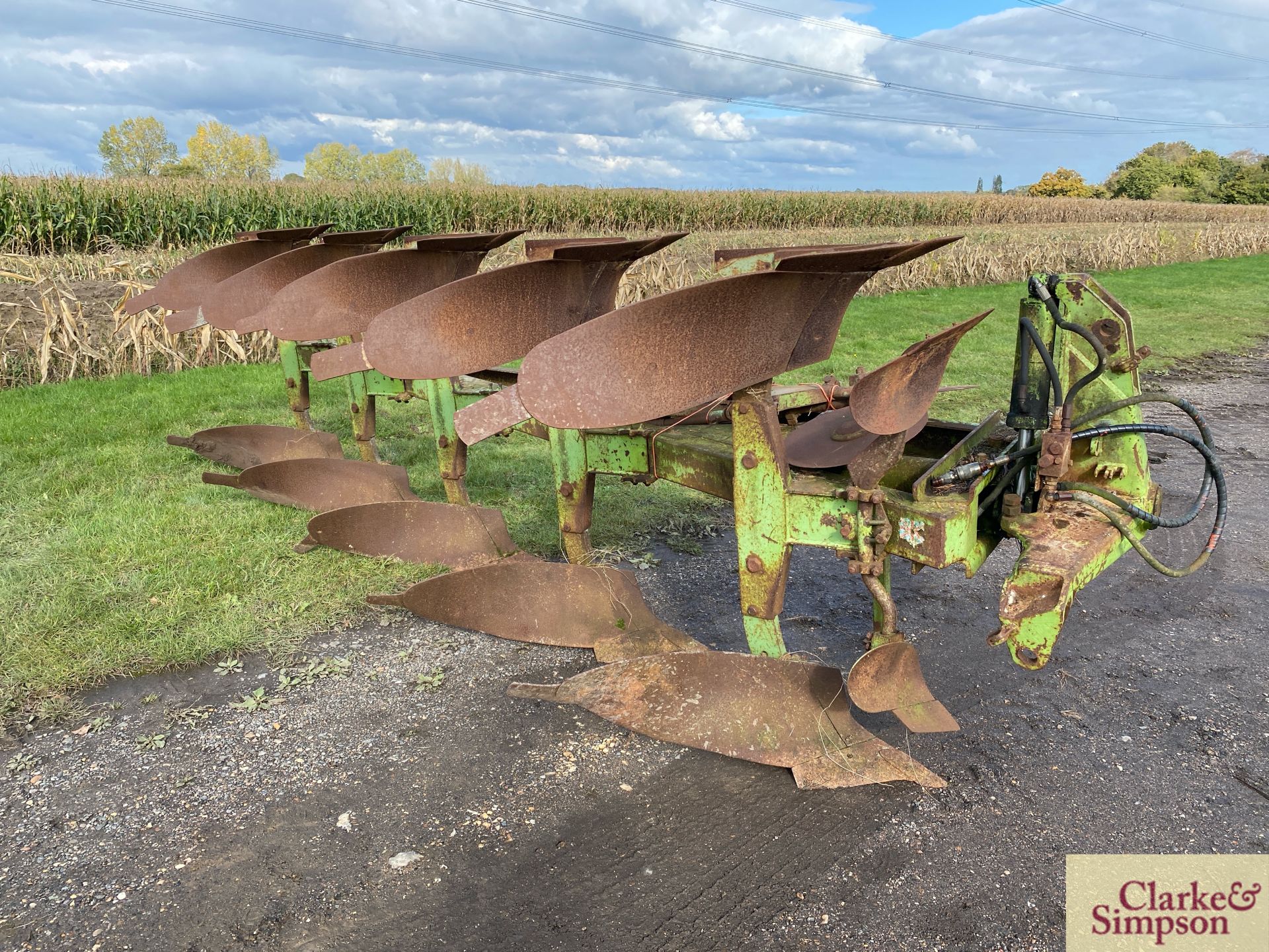 Dowdeswell DP7E 5F reversible plough. Serial number 414391418. * - Image 4 of 10