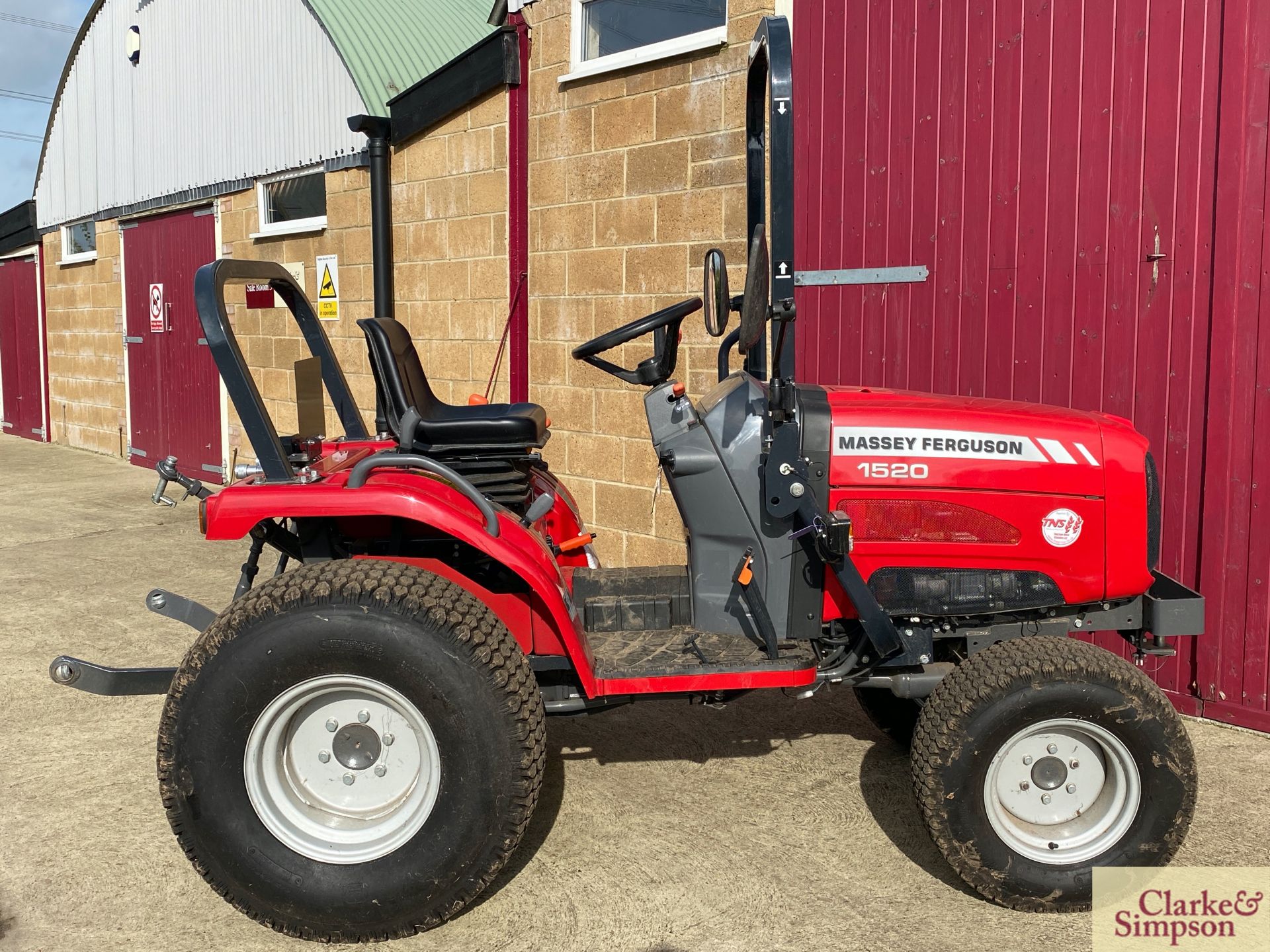Massey Ferguson 1520 4WD compact tractor. 2017. Registration AY19 BXB. Date of first registration - Image 6 of 38