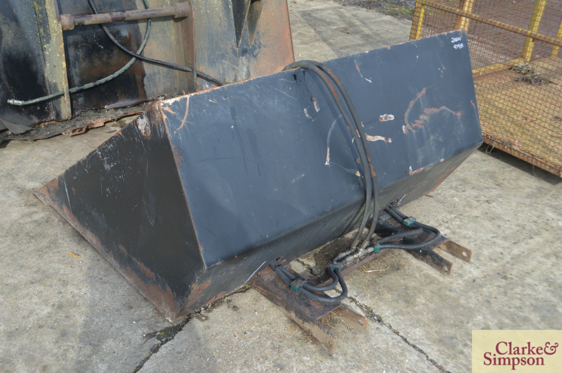 Pallet tine mounted toe tip bucket. * - Image 4 of 4