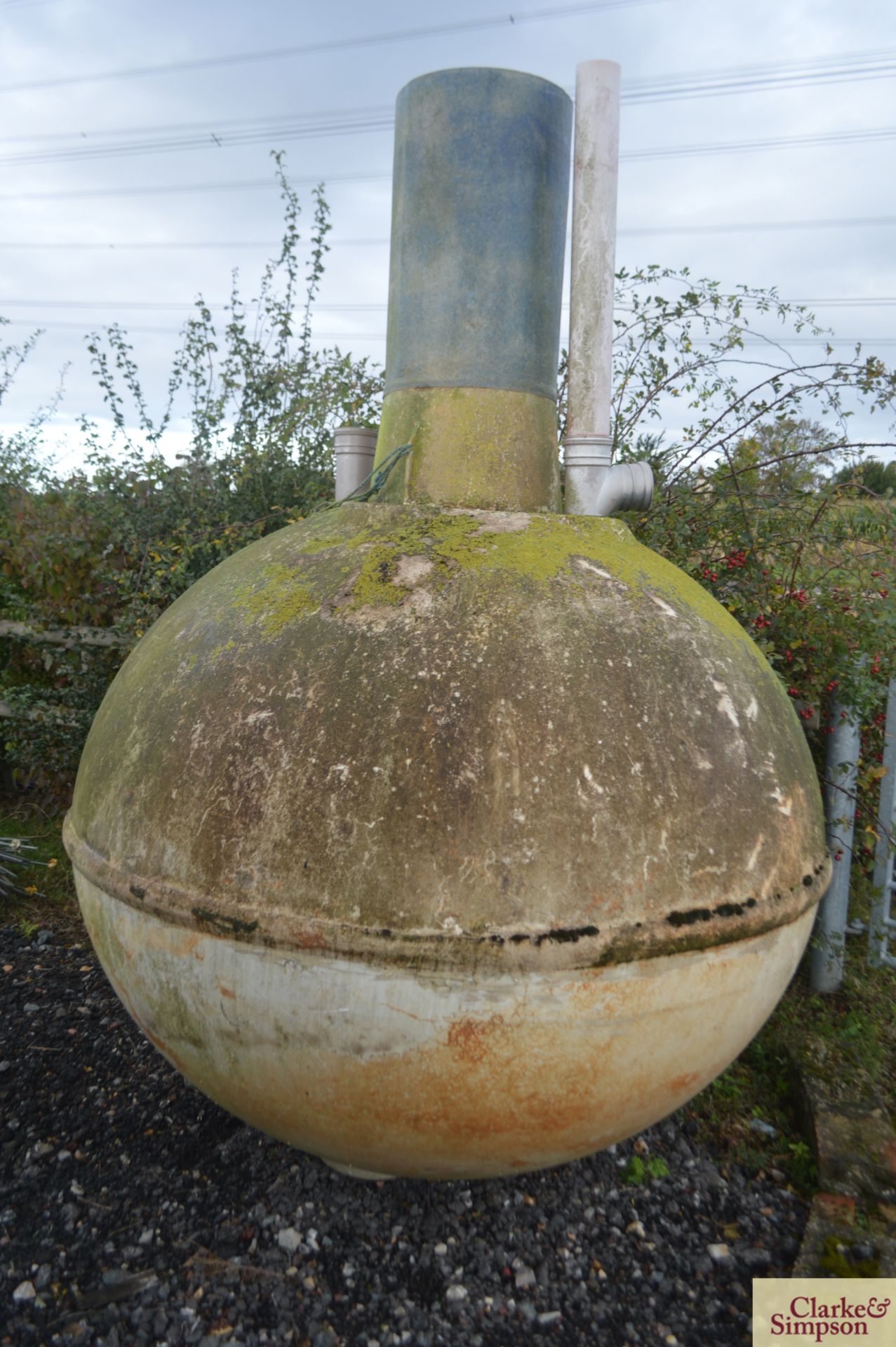 3800L septic tank. Requires repair. - Image 3 of 3