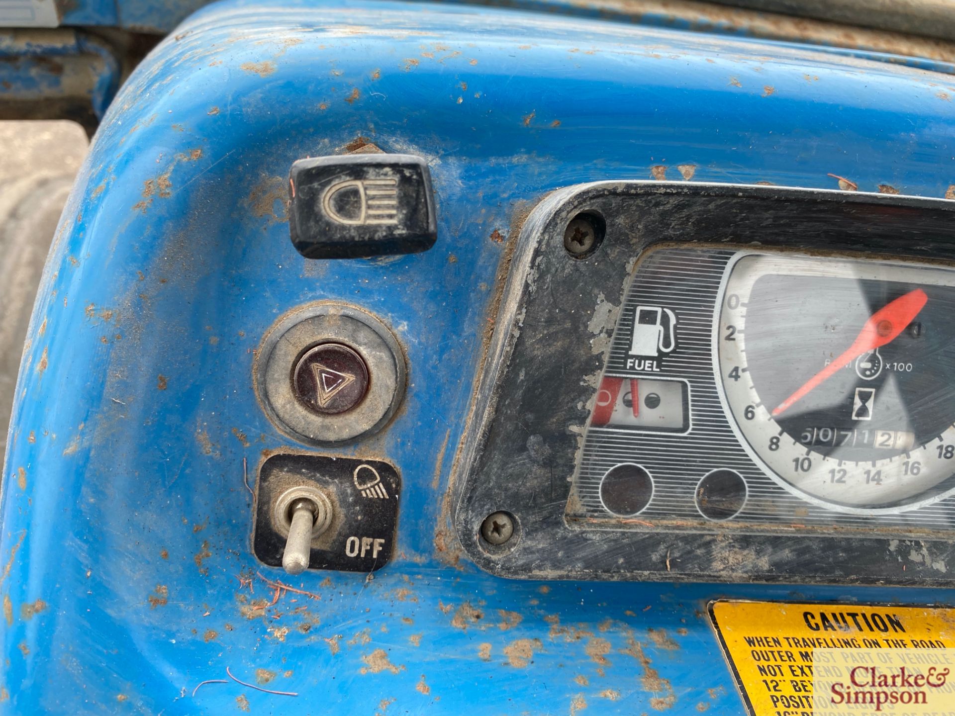 Ford 4100 2WD tractor. Registration SGV 409R. Date of first registration 02/1977. Serial number - Image 34 of 43