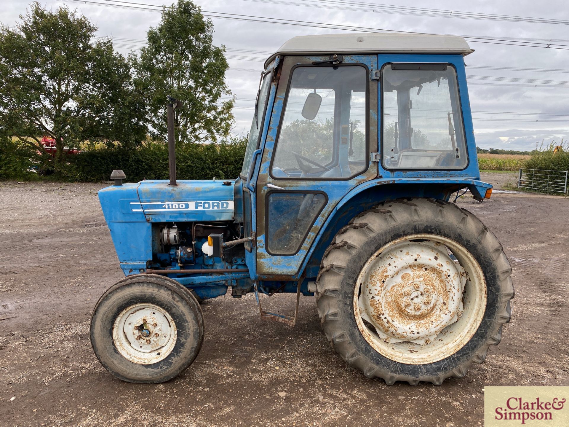 Ford 4100 2WD tractor. Registration SGV 409R. Date of first registration 02/1977. Serial number - Image 2 of 43