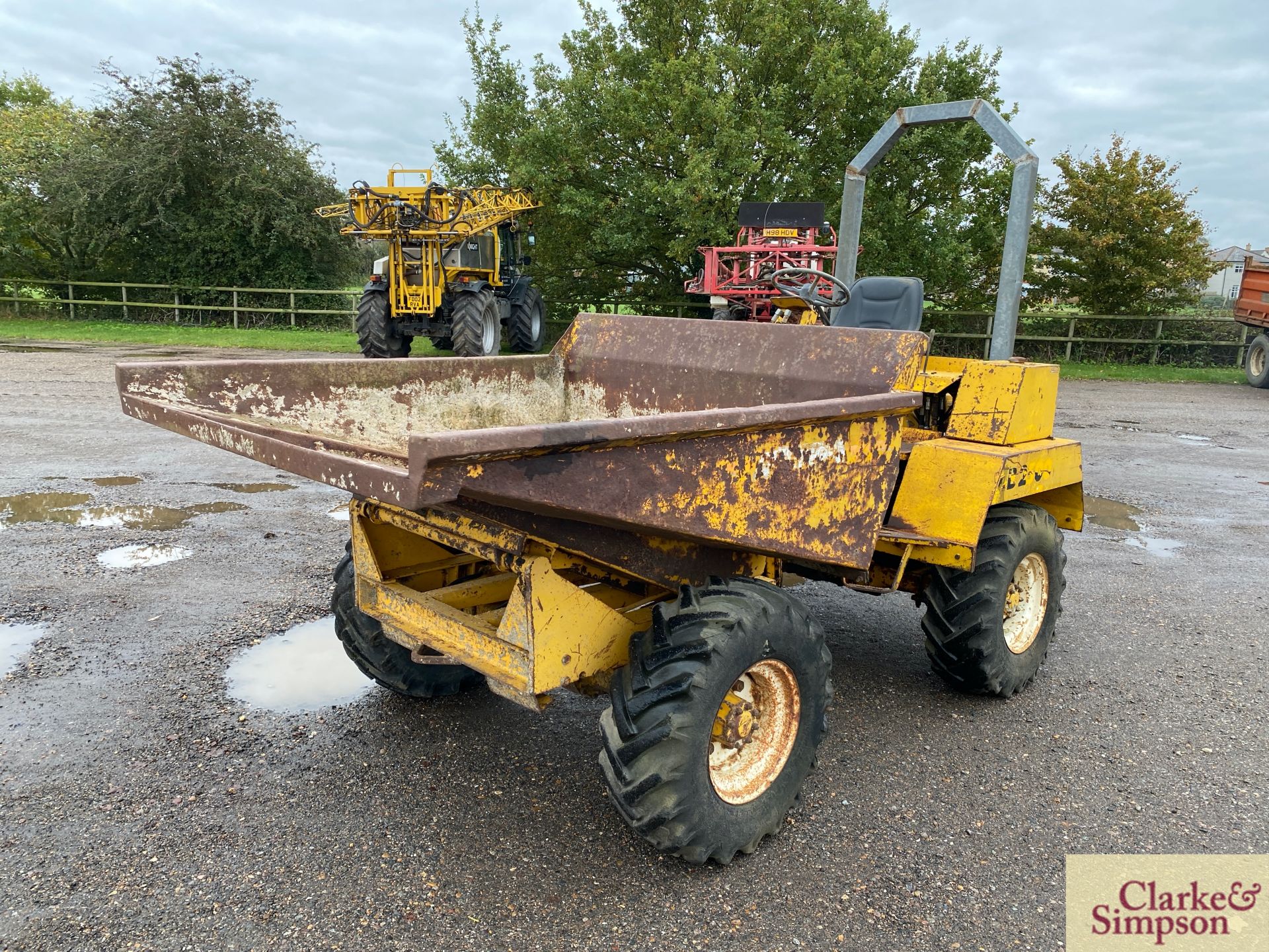 Winget 2.5T 4WD pivot steer dumper. 11.5/80R15 wheels and tyres. With electric start Lister 3cyl - Image 3 of 32