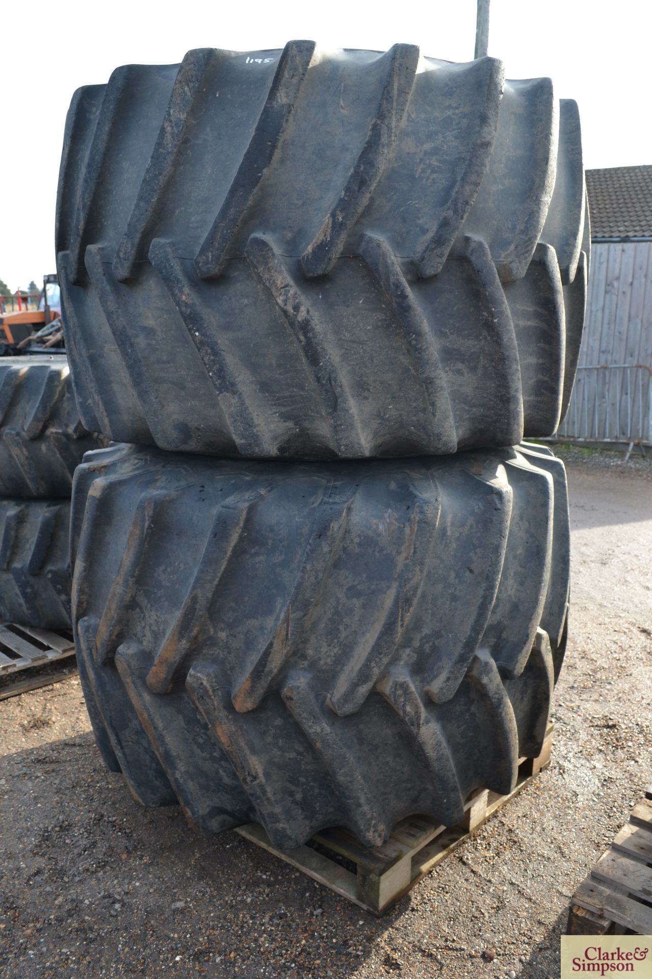Set of flotation wheels and tyres to fit Massey Ferguson. Comprising 66x43.00-25 rears @ 80% and - Image 3 of 7