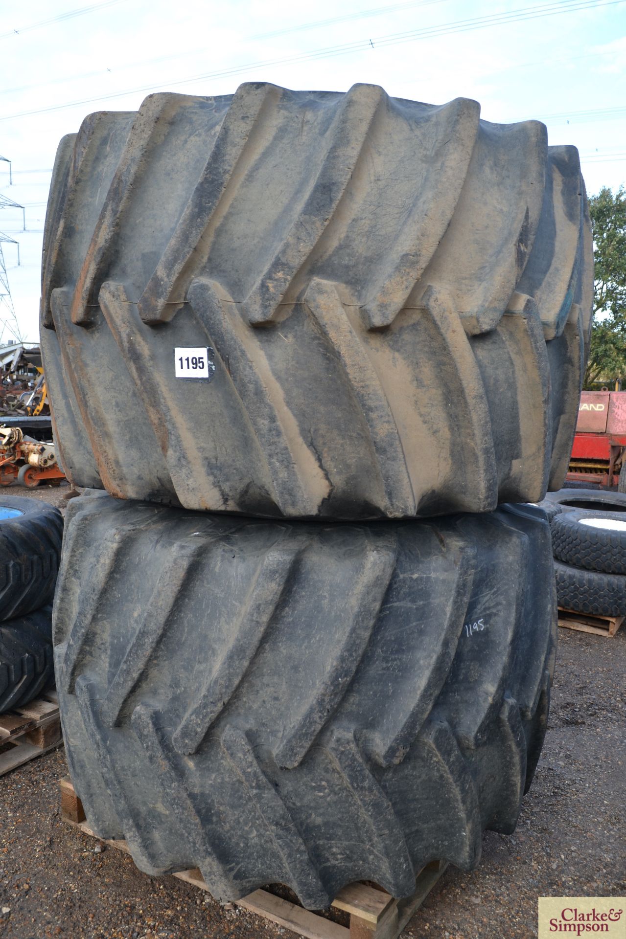 Set of flotation wheels and tyres to fit Massey Ferguson. Comprising 66x43.00-25 rears @ 80% and - Image 2 of 7