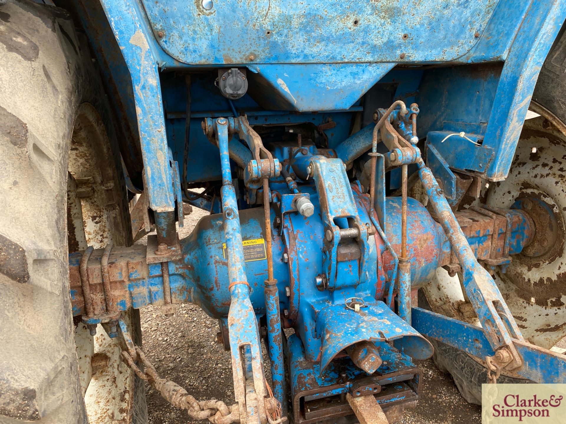 Ford 4100 2WD tractor. Registration SGV 409R. Date of first registration 02/1977. Serial number - Image 21 of 43