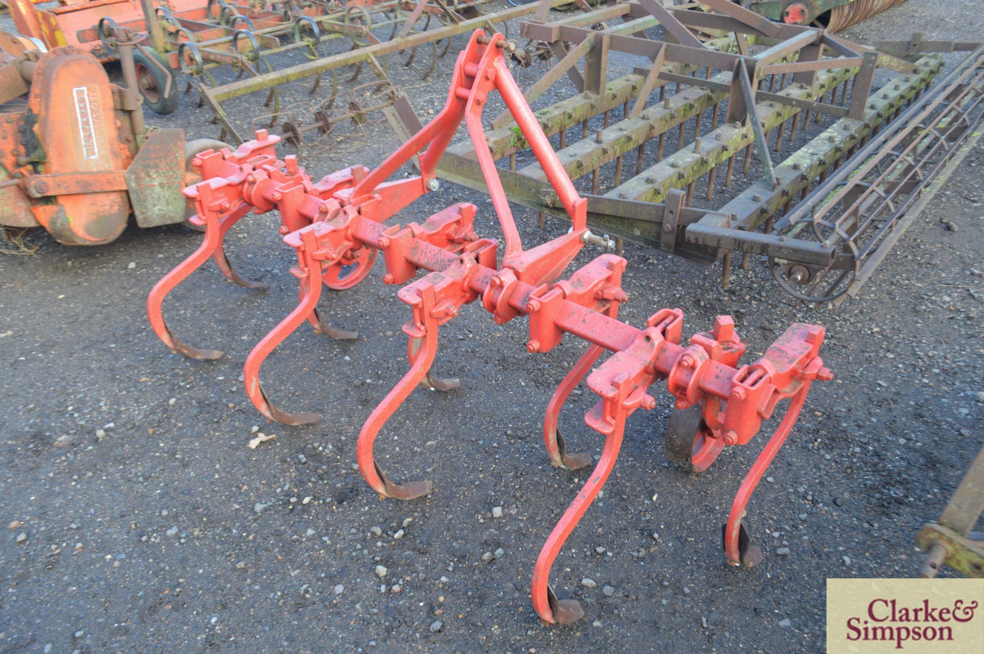 David Brown rigid leg cultivator. With depth wheel - Image 3 of 4