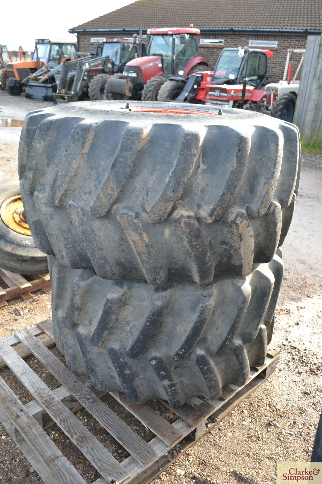 Set of flotation wheels and tyres to fit Massey Ferguson. Comprising 66x43.00-25 rears @ 80% and - Image 4 of 7