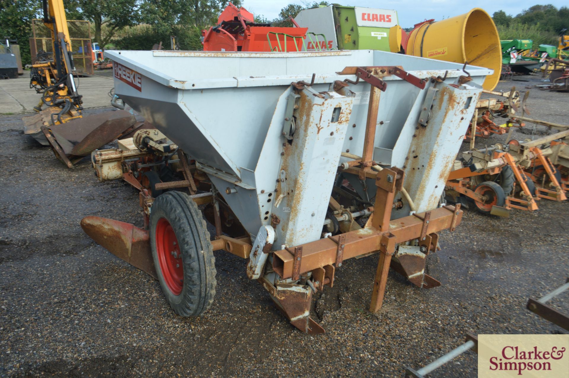 Reekie two row potato planter. * - Image 2 of 7