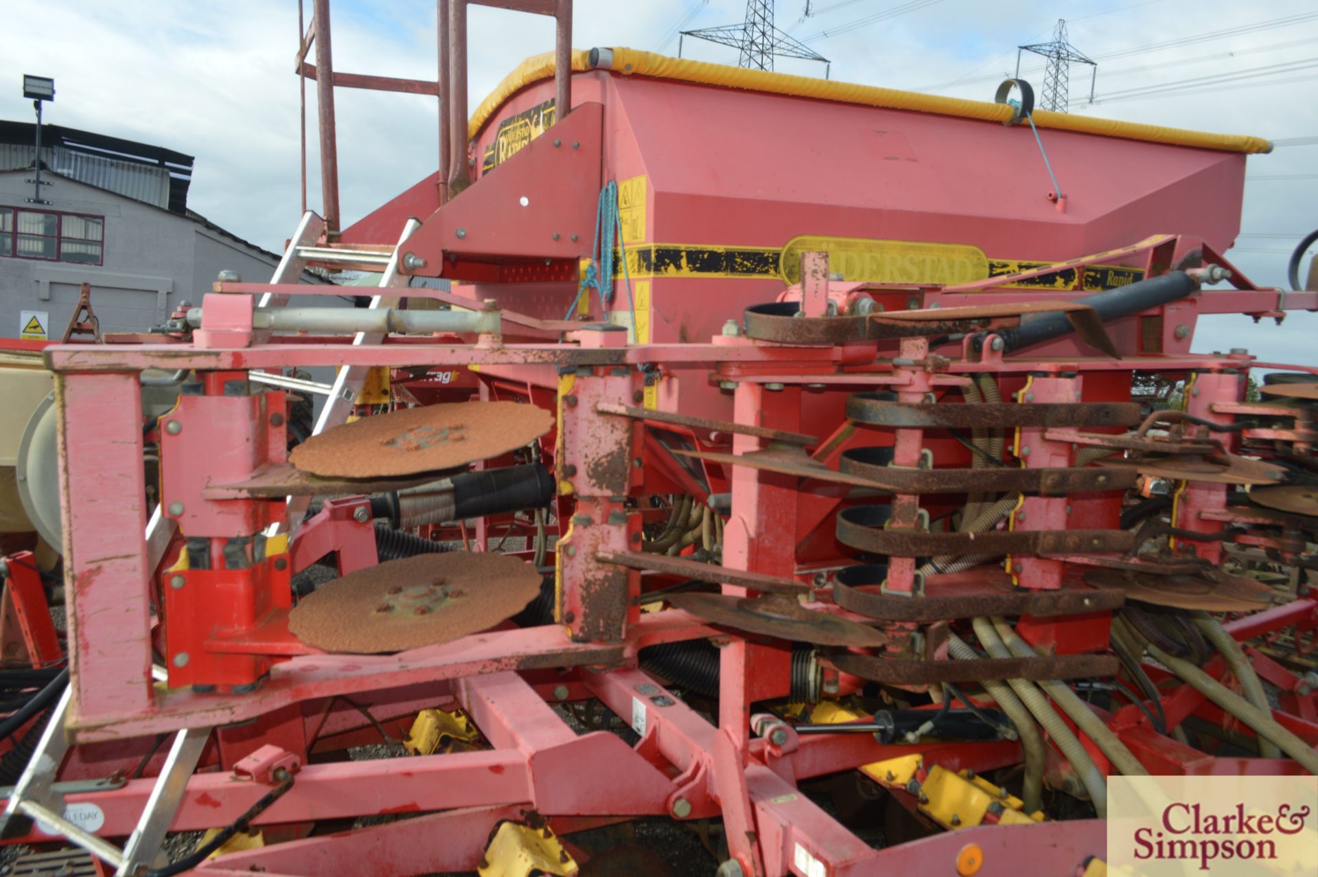 Vaderstad Rapid RDA400F 4m System Disc drill. 2001. Serial number 11033. With pre-emergence - Image 17 of 21