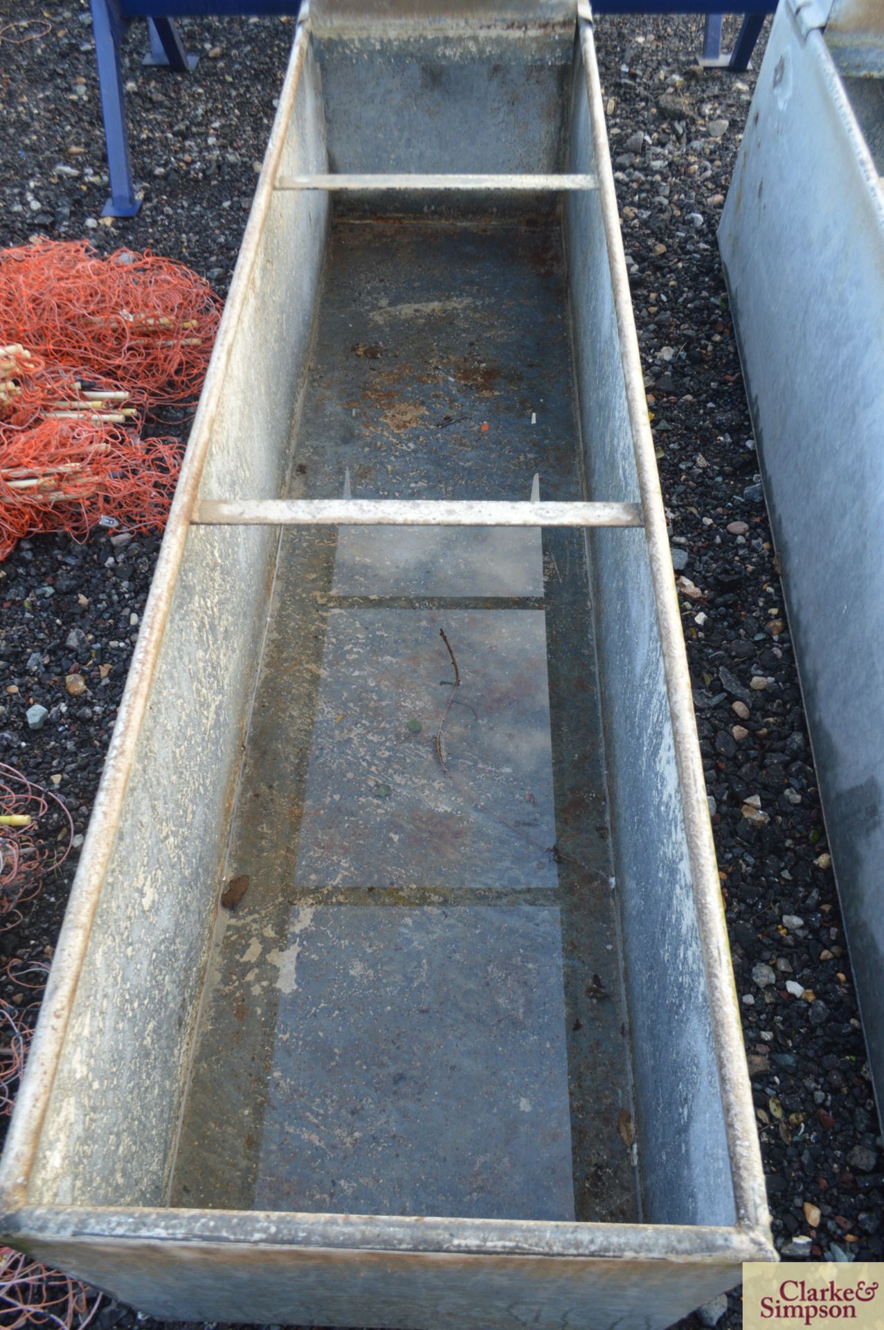 Large water trough. * - Image 3 of 3