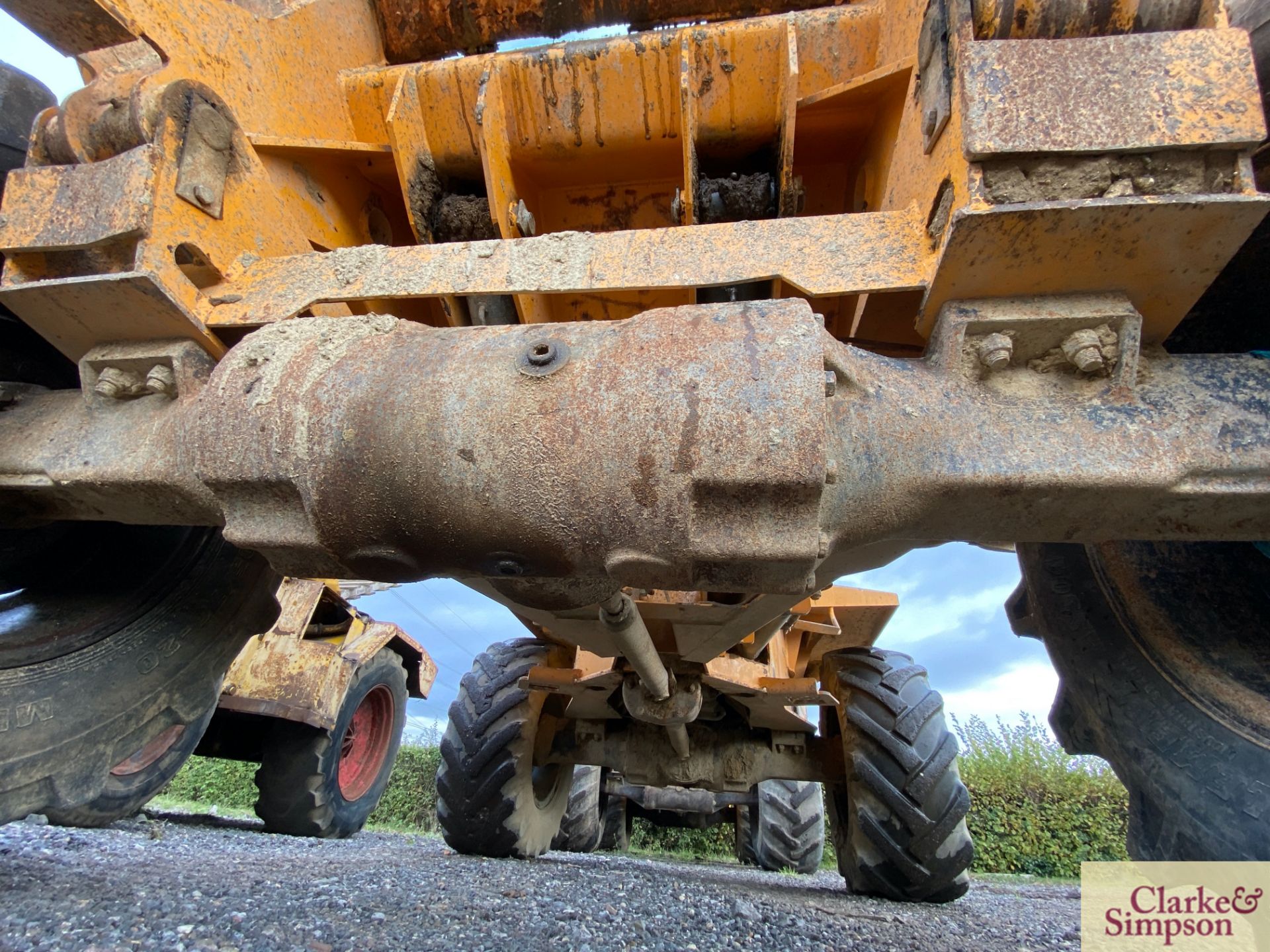 Benford 6T 4WD pivot steer dumper. 2000. Serial number SLBDNOOEY7H0721. 405/70R20 wheels and - Image 33 of 36