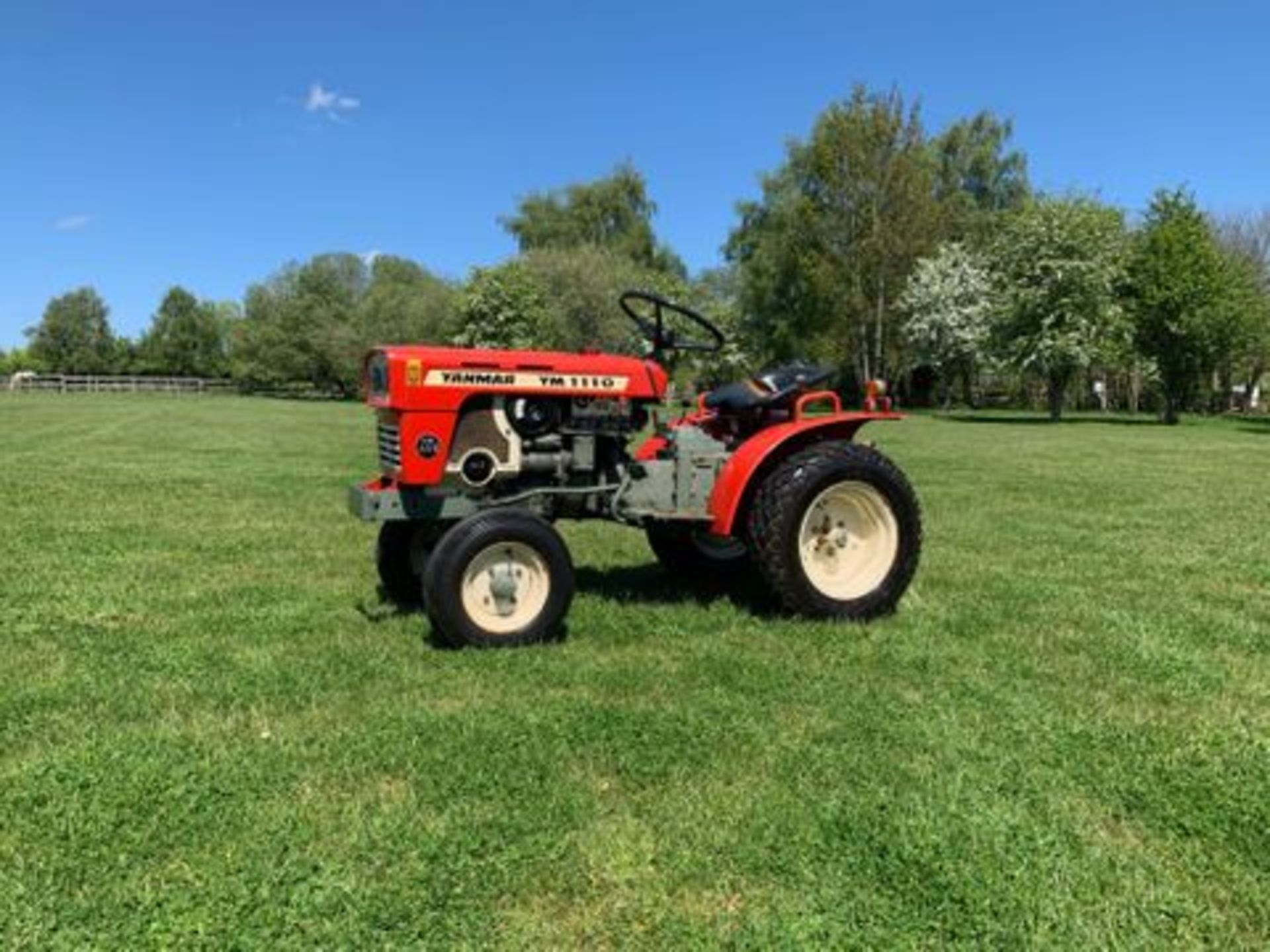 Yanmar 1100 2WD compact tractor. With Yanmar RS1000A mounted rotovator. Recent new turf tyres. - Image 2 of 26