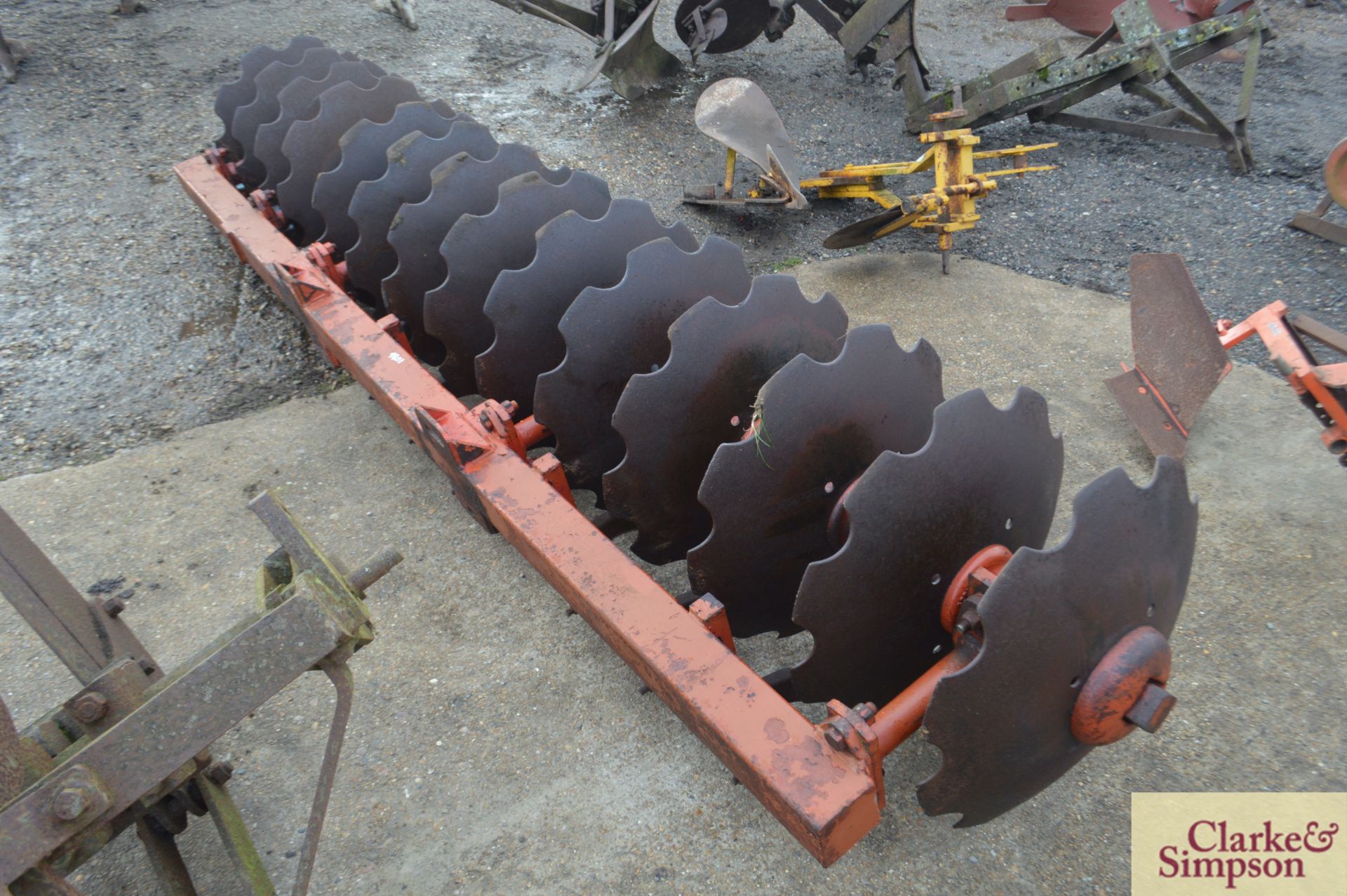 Single row c.3m 2ft cut away discs. Previously fitted to subsoiler. *