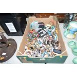 A tray of costume jewellery