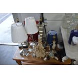 A quantity of various table lamps etc