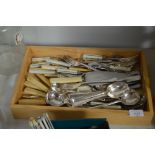A quantity of various cutlery