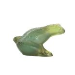 A green Lalique glass frog ornament, 6cm long