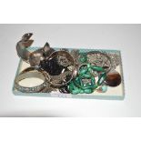 A tray of various bangles, a Malachite necklace et