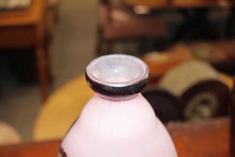 A De Latte Nancy cameo glass baluster vase, with relief etched floral decoration on a mauve tinted - Image 11 of 18