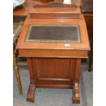 An Edwardian mahogany Davenport writing desk, fitted four side drawers and opposing dummy drawers,