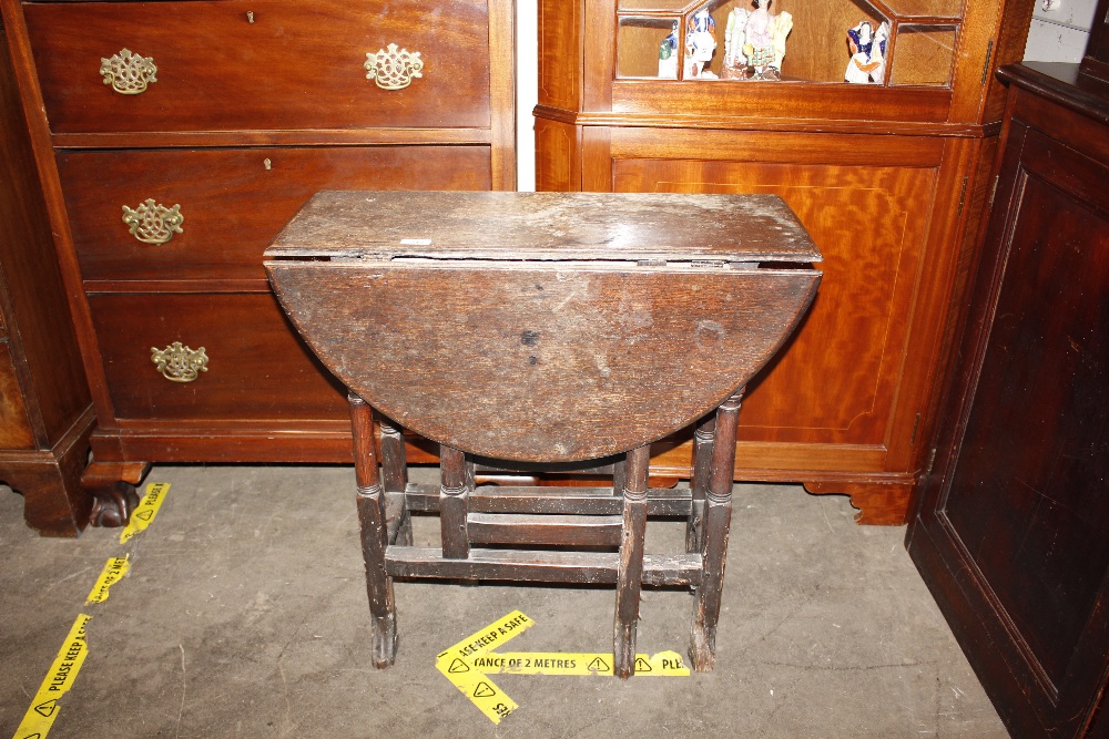 An 18th Century oak gate leg table, raised on turned supports terminating in Braganza type feet, - Image 3 of 23