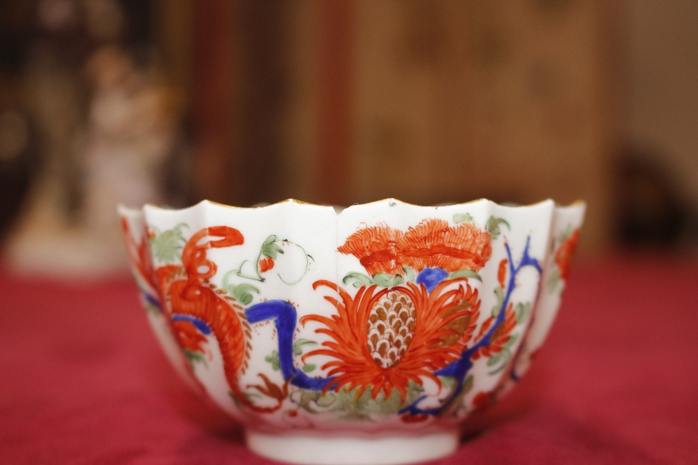 A collection of First Period Worcester tea ware of Jabberwocky pattern, comprising teapot, covered - Image 12 of 31