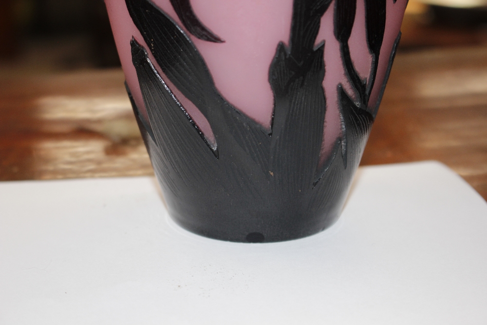 A De Latte Nancy cameo glass baluster vase, with relief etched floral decoration on a mauve tinted - Image 18 of 18