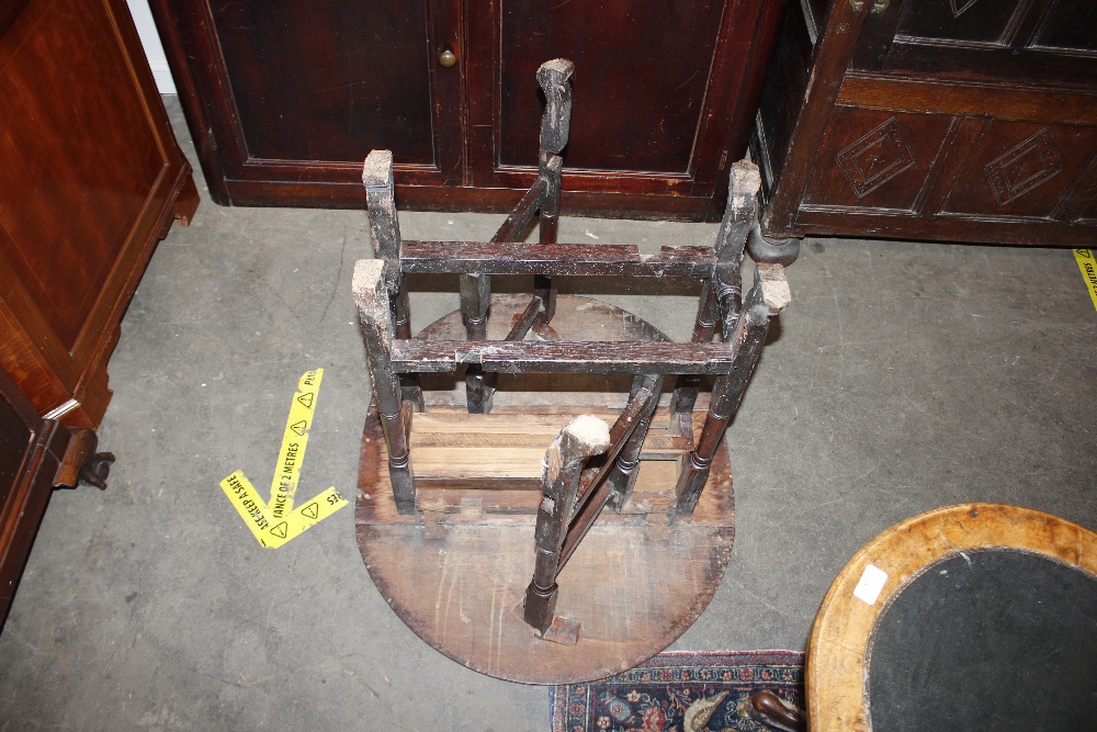 An 18th Century oak gate leg table, raised on turned supports terminating in Braganza type feet, - Image 18 of 23