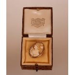 A 9ct gold mounted cameo brooch, approx. 8gms total weight