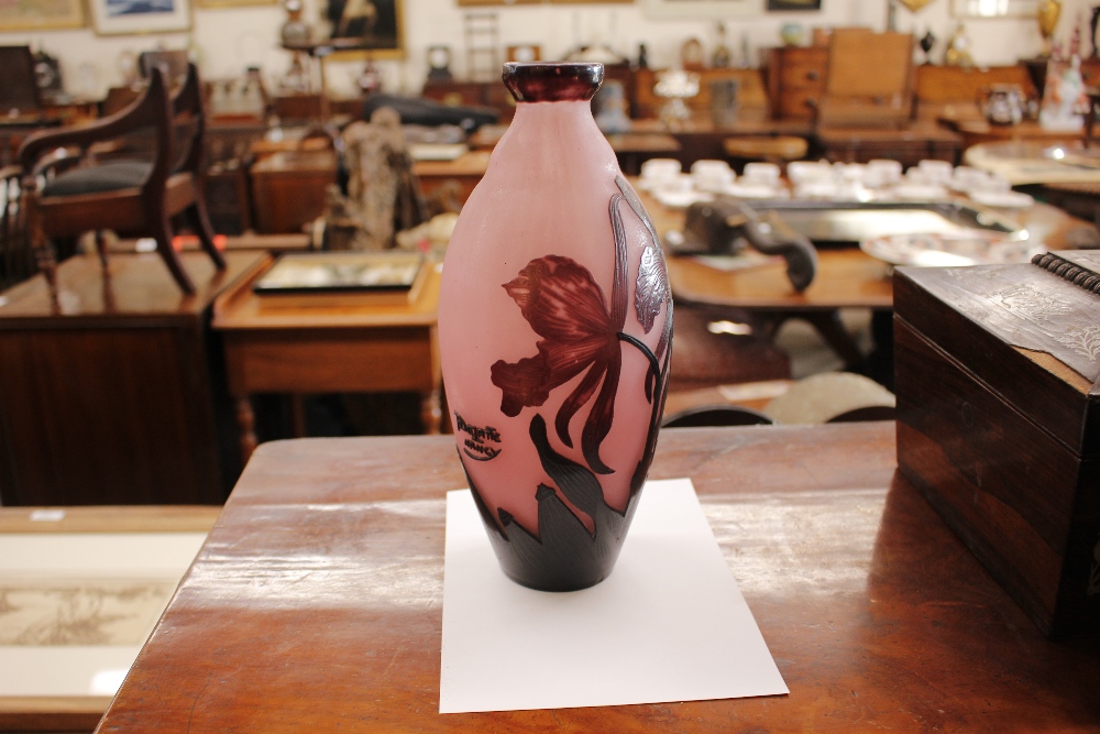 A De Latte Nancy cameo glass baluster vase, with relief etched floral decoration on a mauve tinted - Image 8 of 18