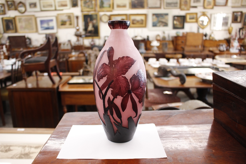 A De Latte Nancy cameo glass baluster vase, with relief etched floral decoration on a mauve tinted - Image 5 of 18