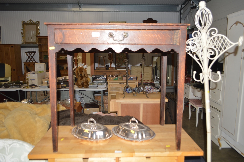 A 19th Century oak side table fitted single drawer (with split to top)