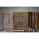 An approx 7'10" x 3'4" Eastern patterned rug