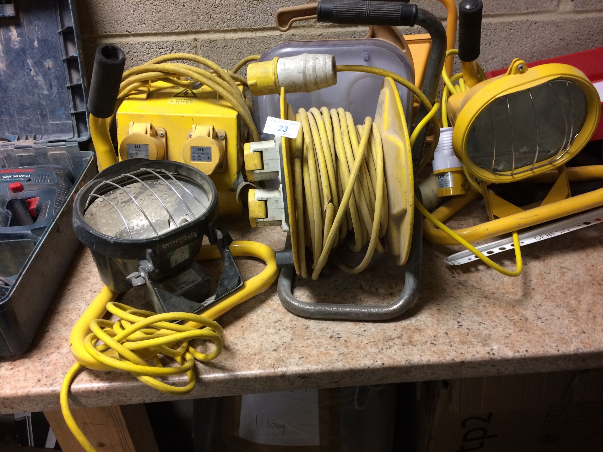 6 items - 2 x 110v extension reels and 4