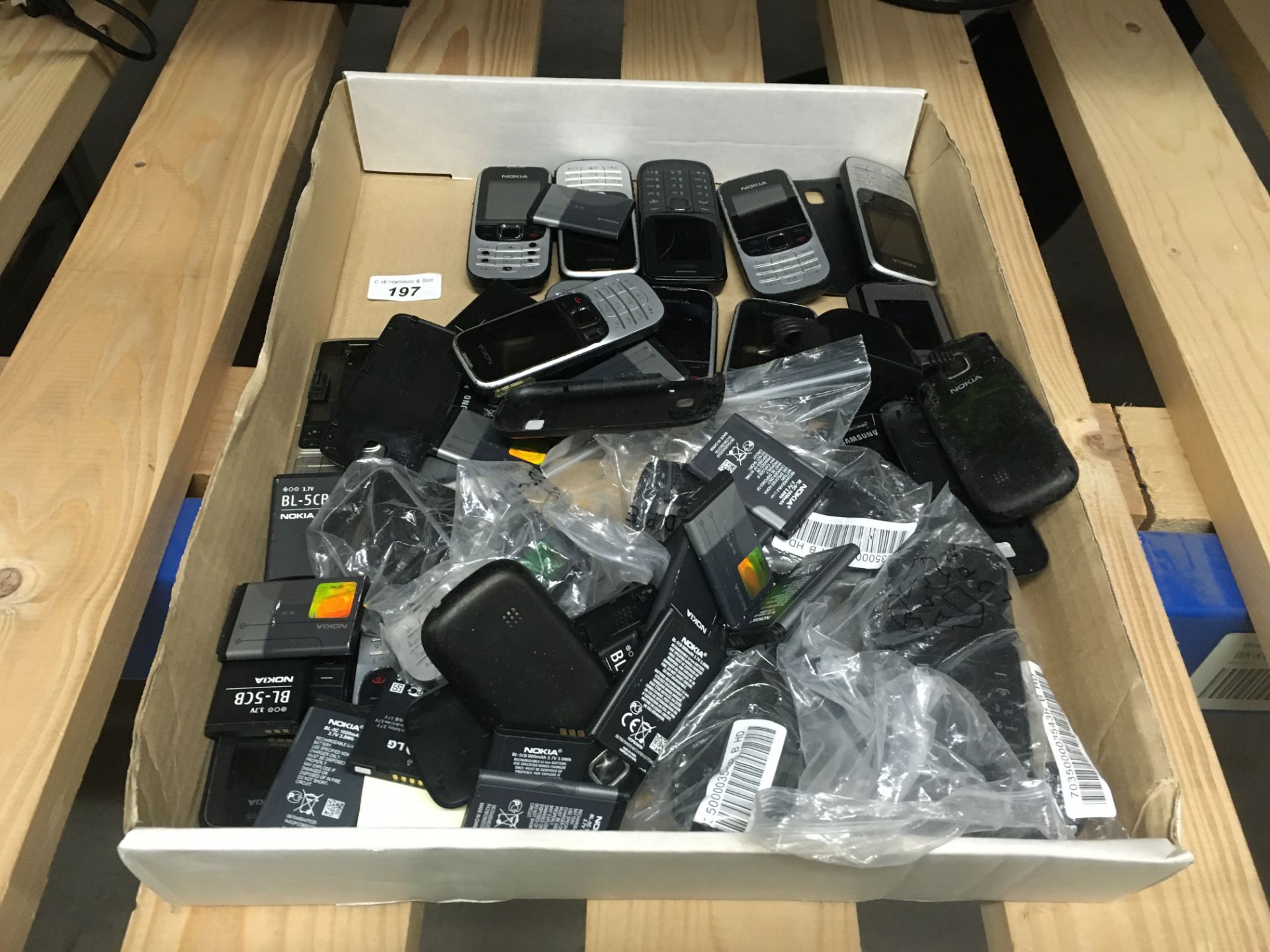 20 x assorted mobile phones - no charger
