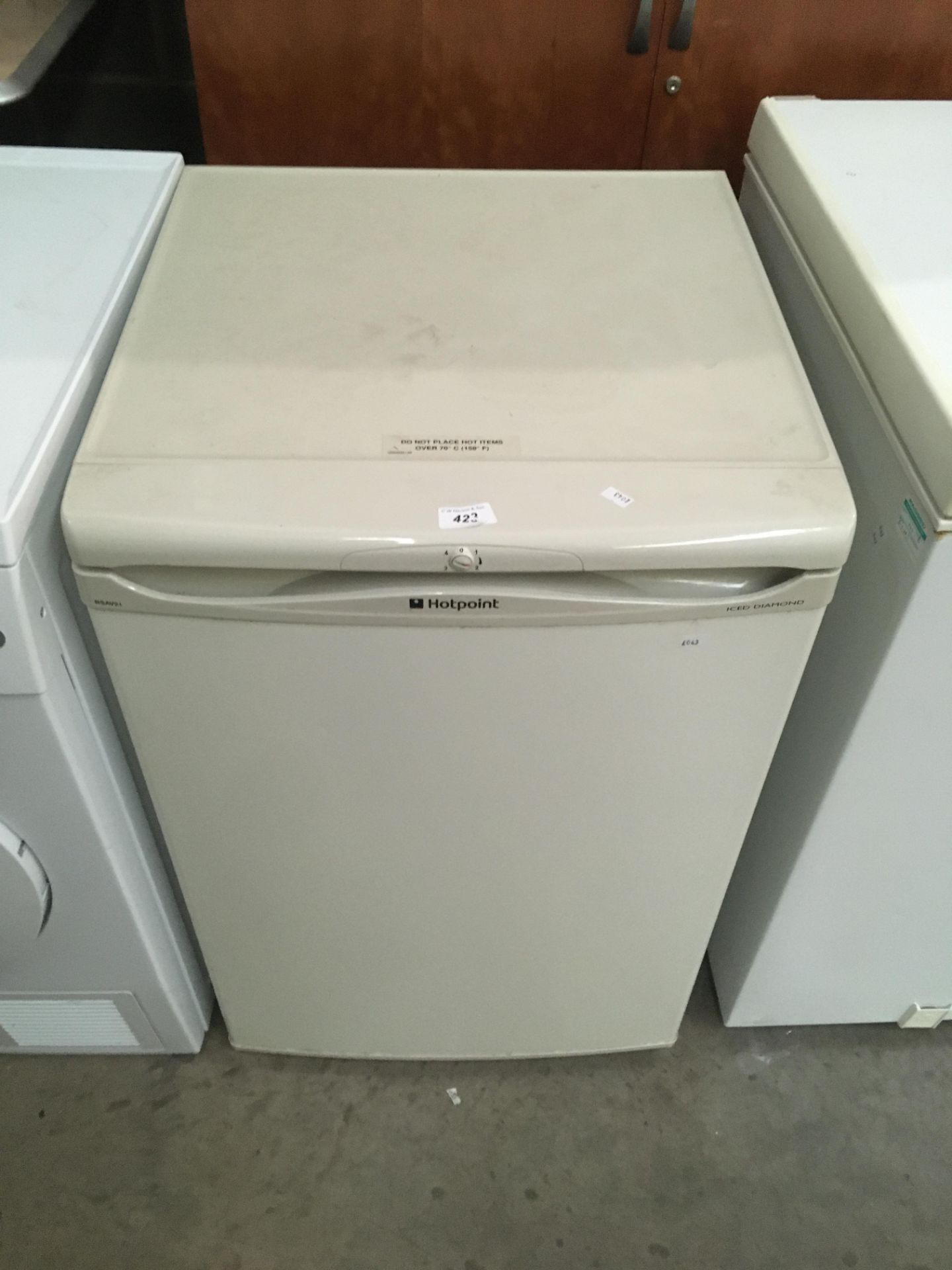 HotPoint Iced diamond under counter frid