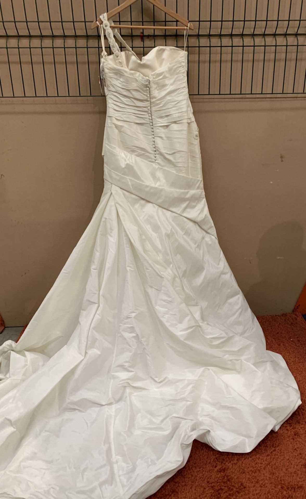 A wedding dress by San Patrick, ivory, size 16, - Image 4 of 4