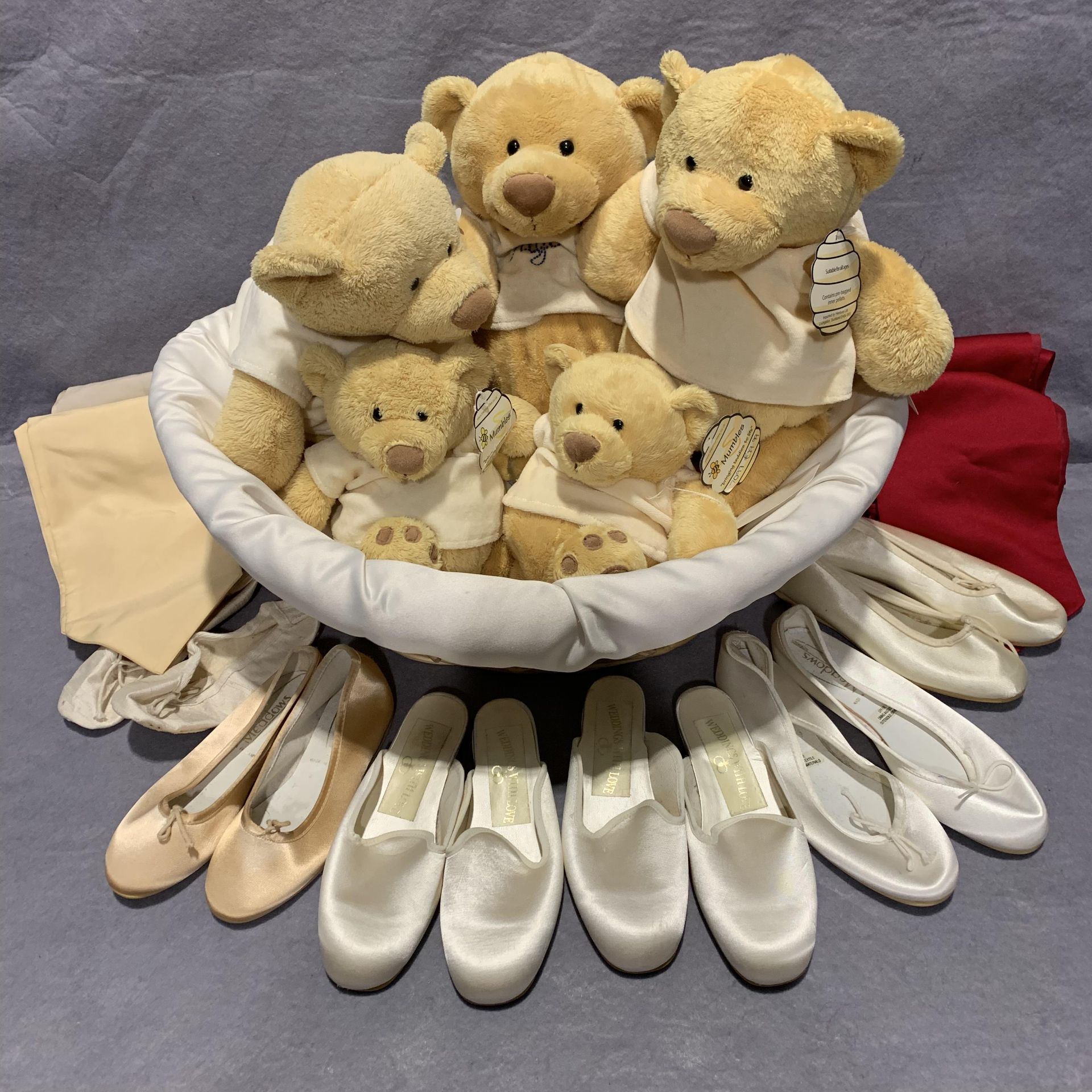 Wicker basket and contents 5 x soft teddy bears,