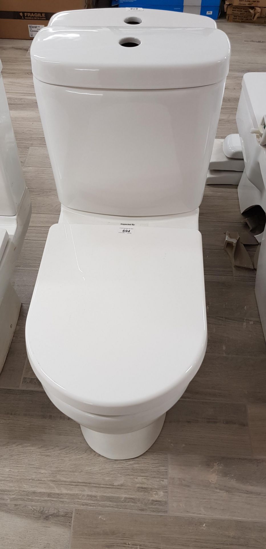 Close coupled toilet & seat