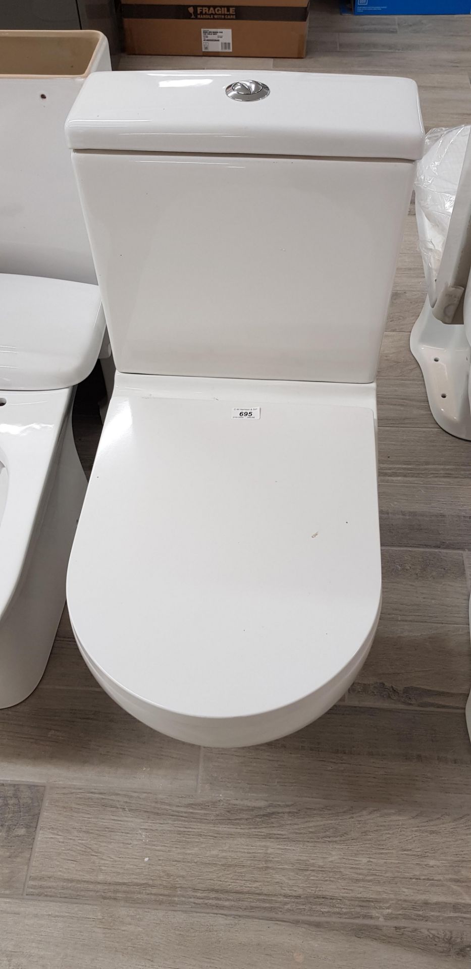 Close coupled toilet & seat