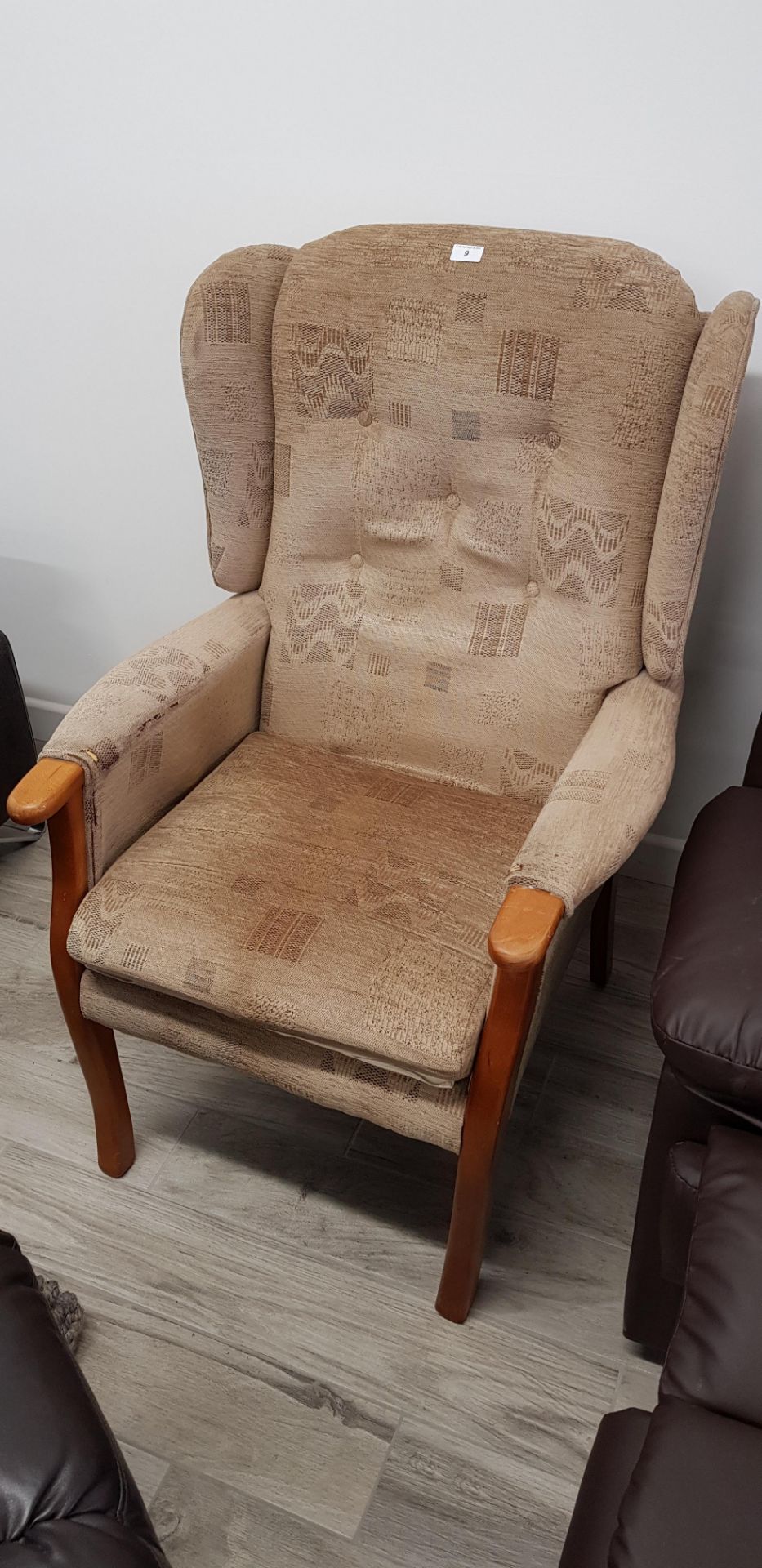 Traditional arm chair