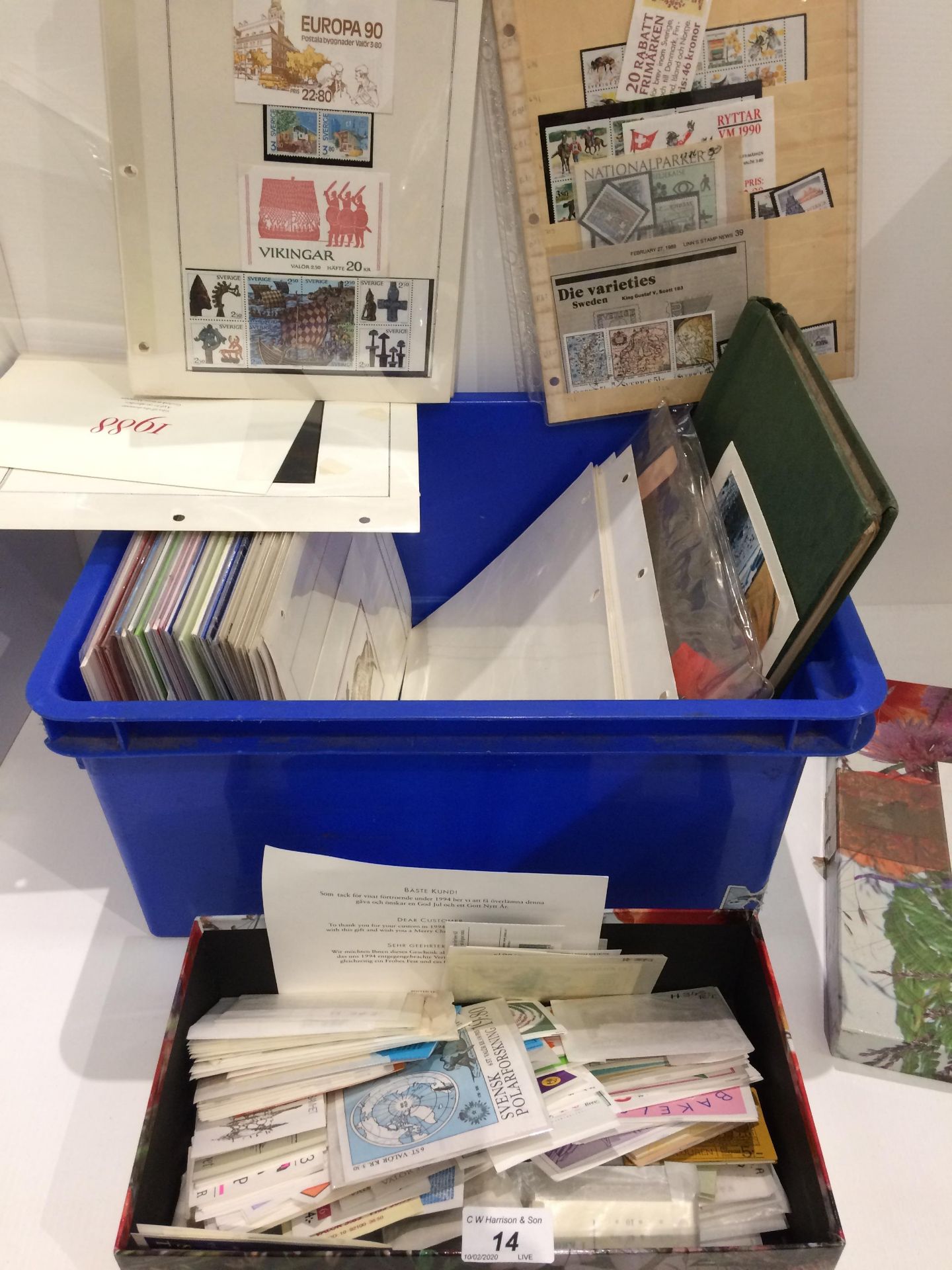 Contents to box mainly Swedish Mint booklets etc.