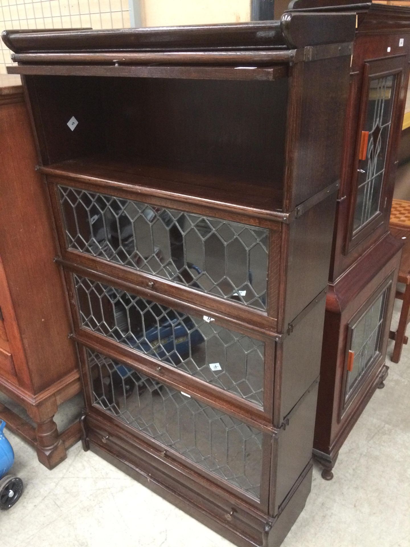 A Globe Wernicke style oak bookcase with four leaded glazed lift top doors (one with slight crack) - Image 2 of 3