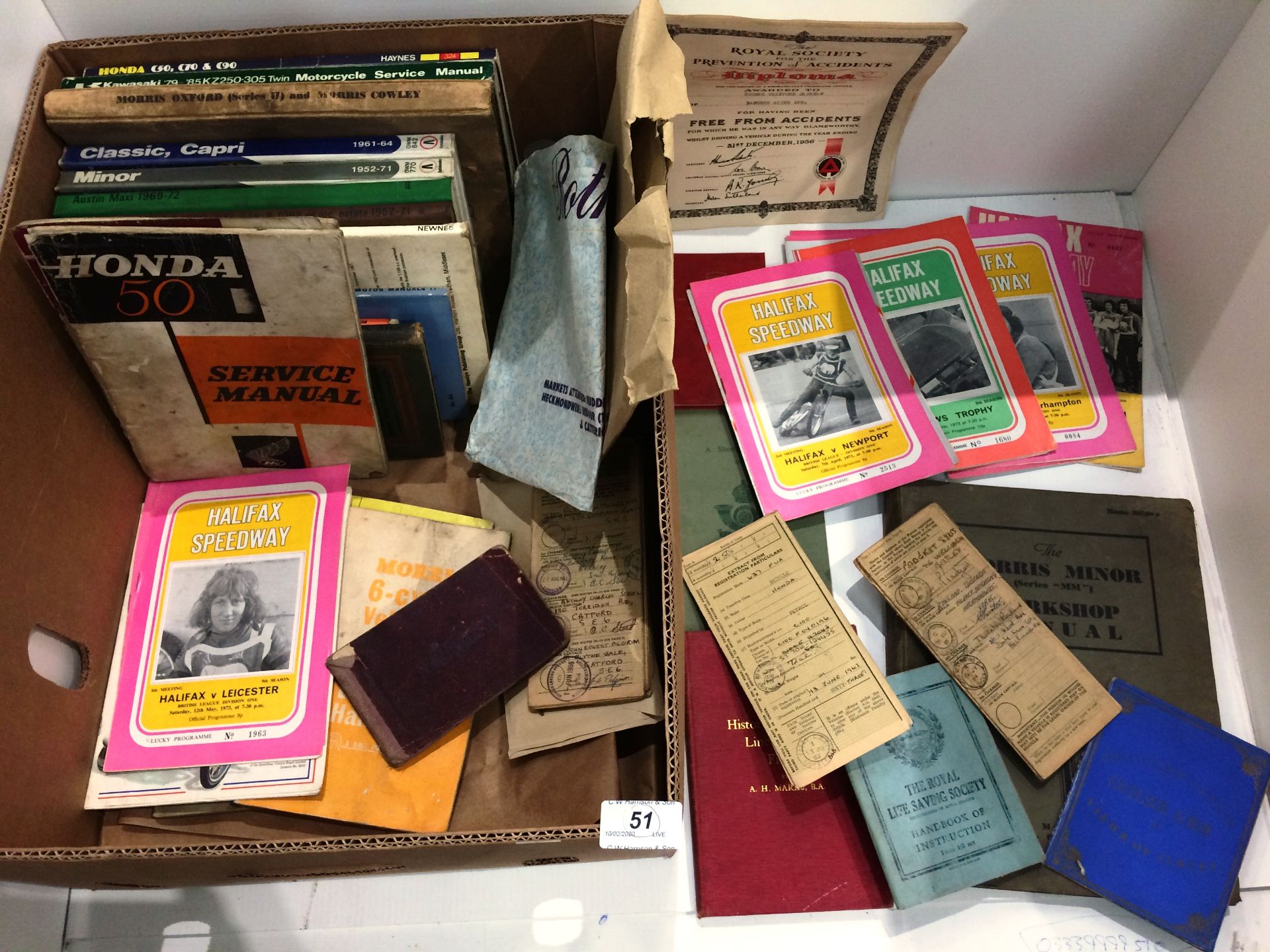 Contents to box a quantity of vintage motor car and motor bike manuals - Morris Oxford,