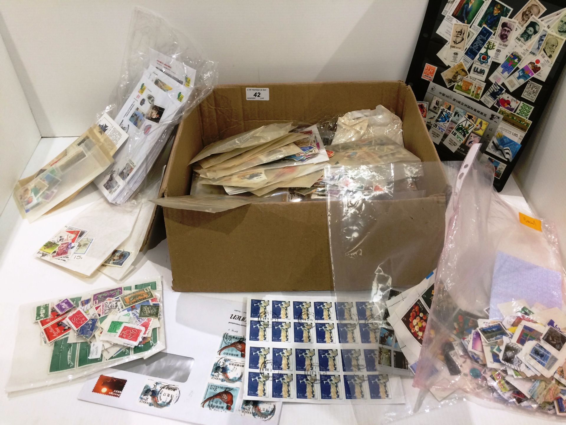 Contents to box assorted world stamps