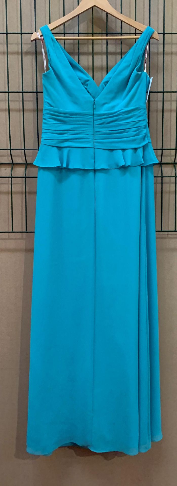 A bridesmaid/prom dress by Veromia, mode - Image 2 of 2